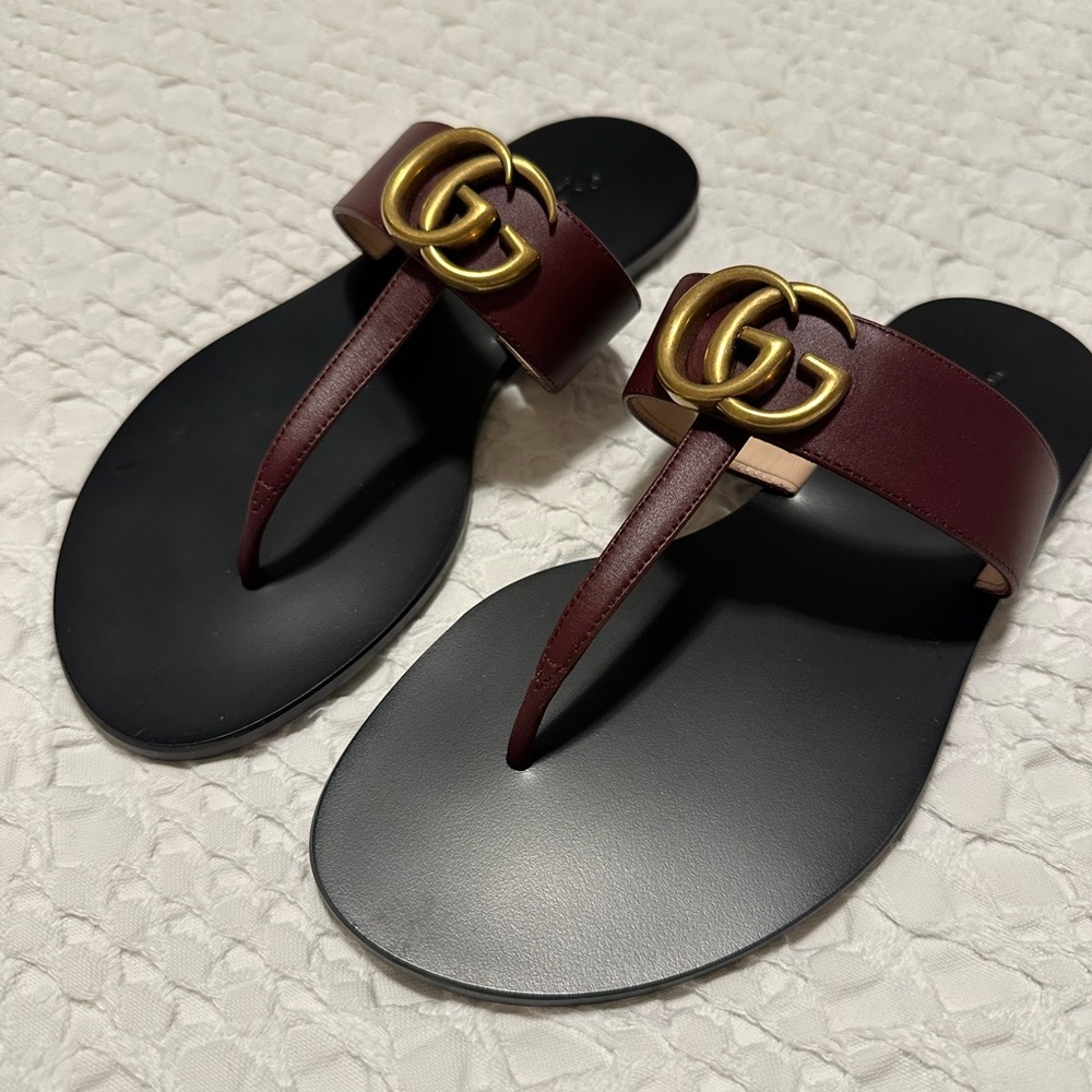 New Gucci Sandals in Vintage Bordeaux with box and silk bags